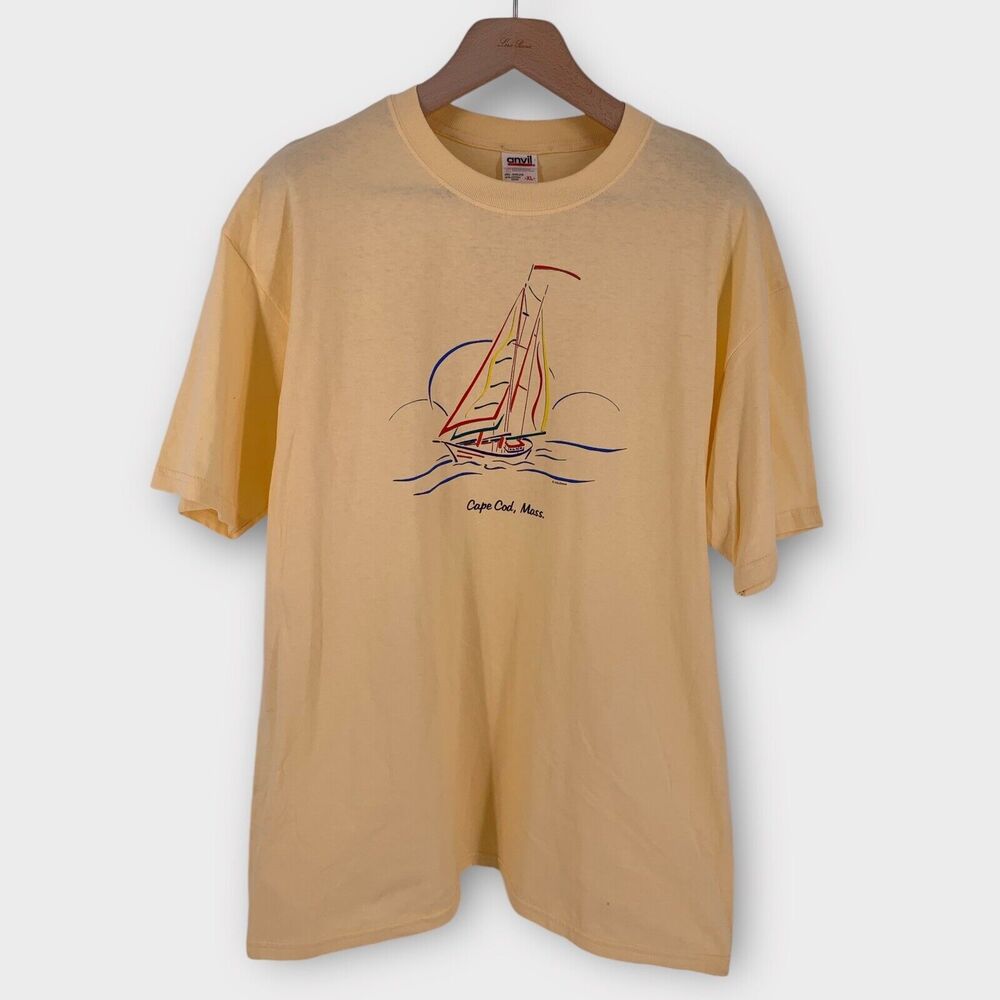 Vintage Y2K Anvil T-Shirt CAPE COD, MASS Sailboat Yellow XL